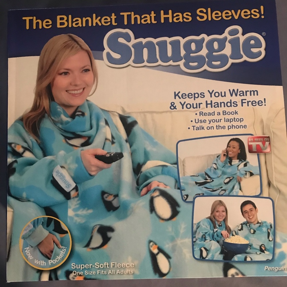 Fleece Blanket With Sleeves & Pockets.
Blue.